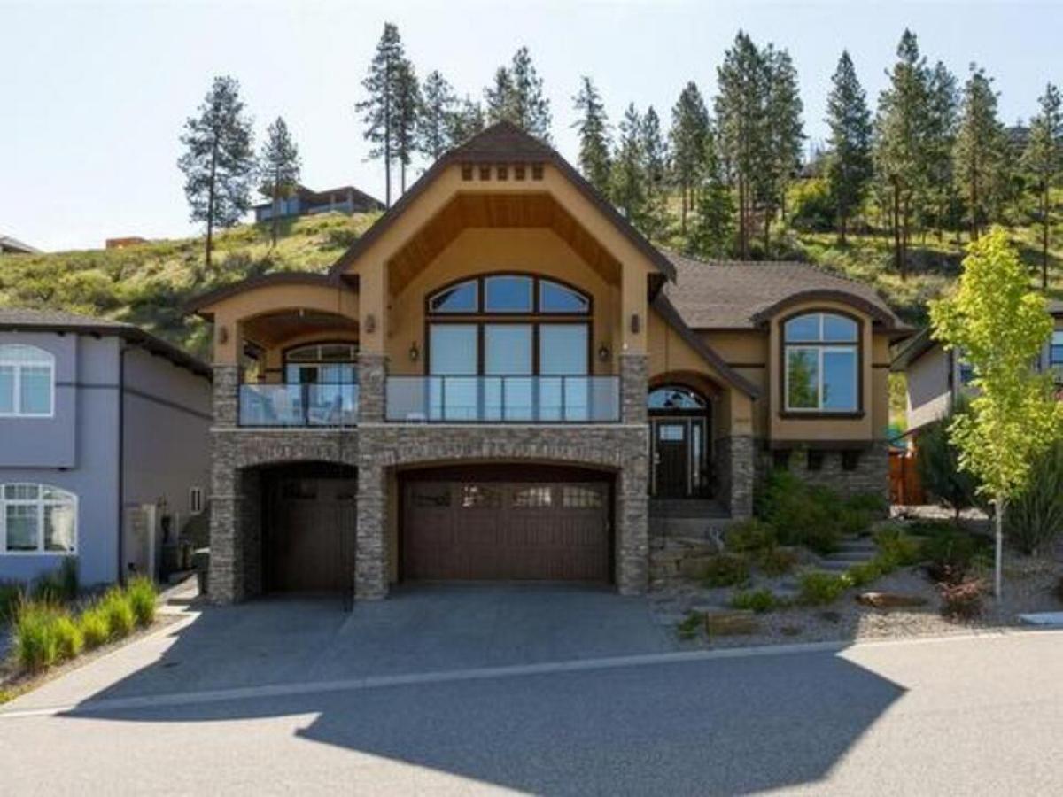 Picture of Home For Sale in Kelowna, British Columbia, Canada