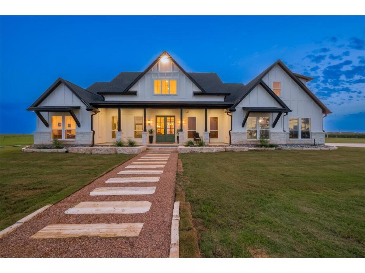 Picture of Home For Sale in Guy, Texas, United States