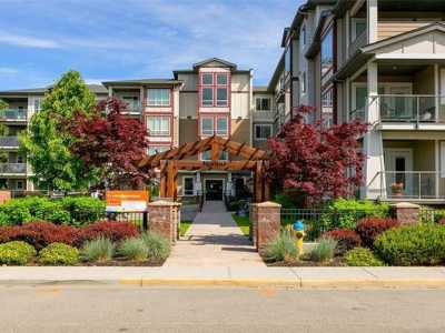 Condo For Sale in Kelowna, Canada