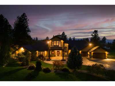 Home For Sale in Kelowna, Canada