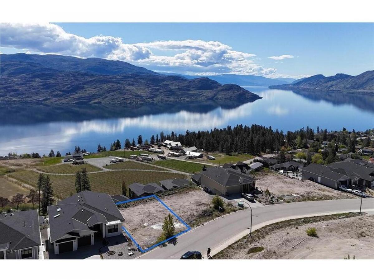 Picture of Residential Land For Sale in Peachland, British Columbia, Canada