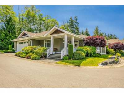 Home For Sale in Parksville, Canada