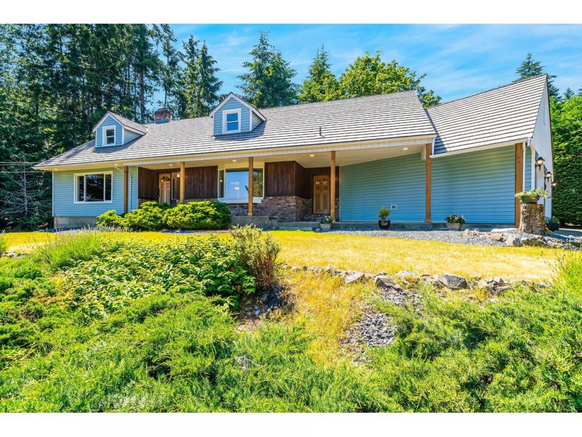 Picture of Home For Sale in Nanoose Bay, British Columbia, Canada