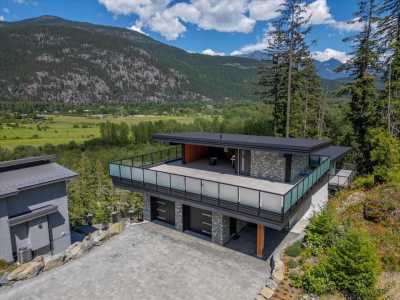 Home For Sale in Pemberton, Canada