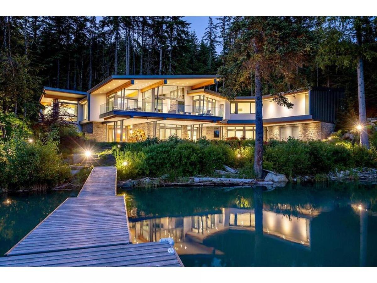 Picture of Home For Sale in Whistler, British Columbia, Canada