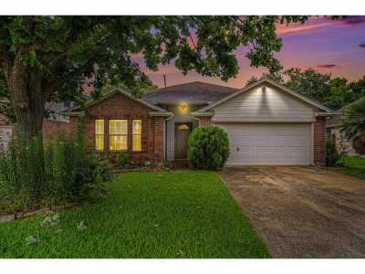 Home For Sale in Bacliff, Texas