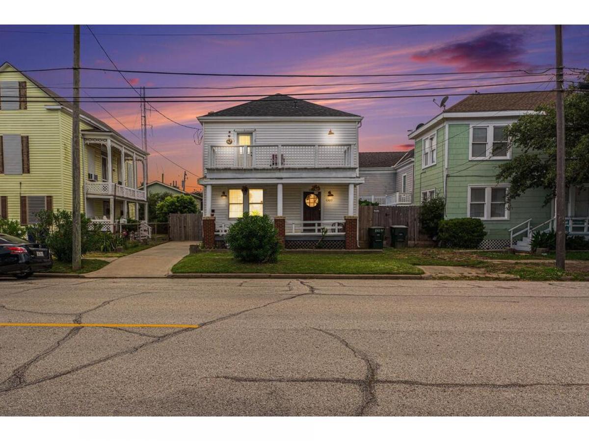 Picture of Home For Sale in Galveston, Texas, United States