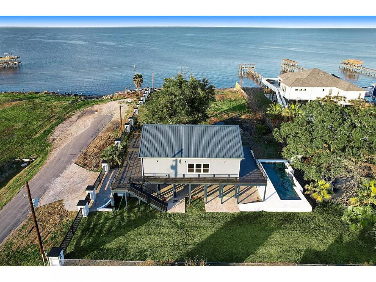 Picture of Home For Sale in San Leon, Texas, United States