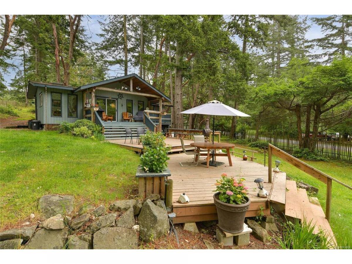 Picture of Home For Sale in Mayne Island, British Columbia, Canada