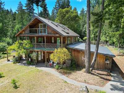 Home For Sale in Mayne Island, Canada