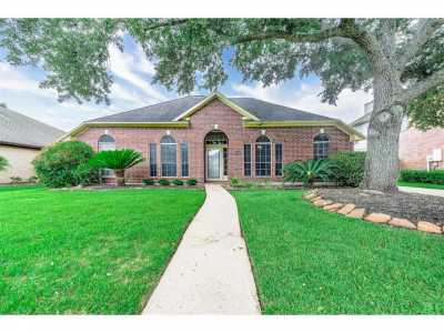 Home For Sale in Friendswood, Texas