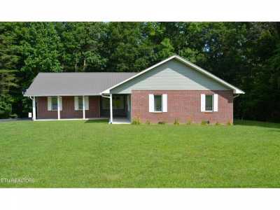 Home For Sale in Sunbright, Tennessee