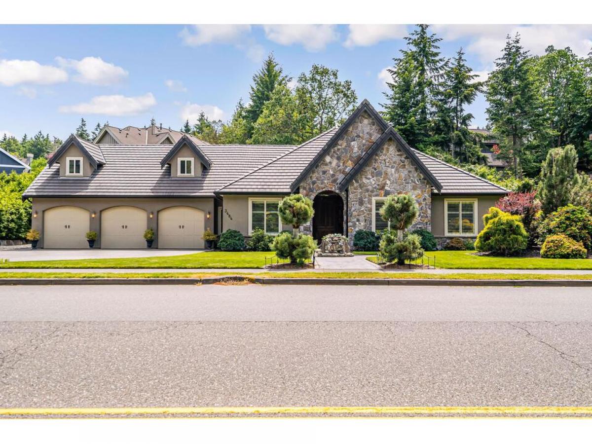 Picture of Home For Sale in Nanoose Bay, British Columbia, Canada