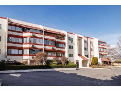 Condo For Sale in Kelowna, Canada