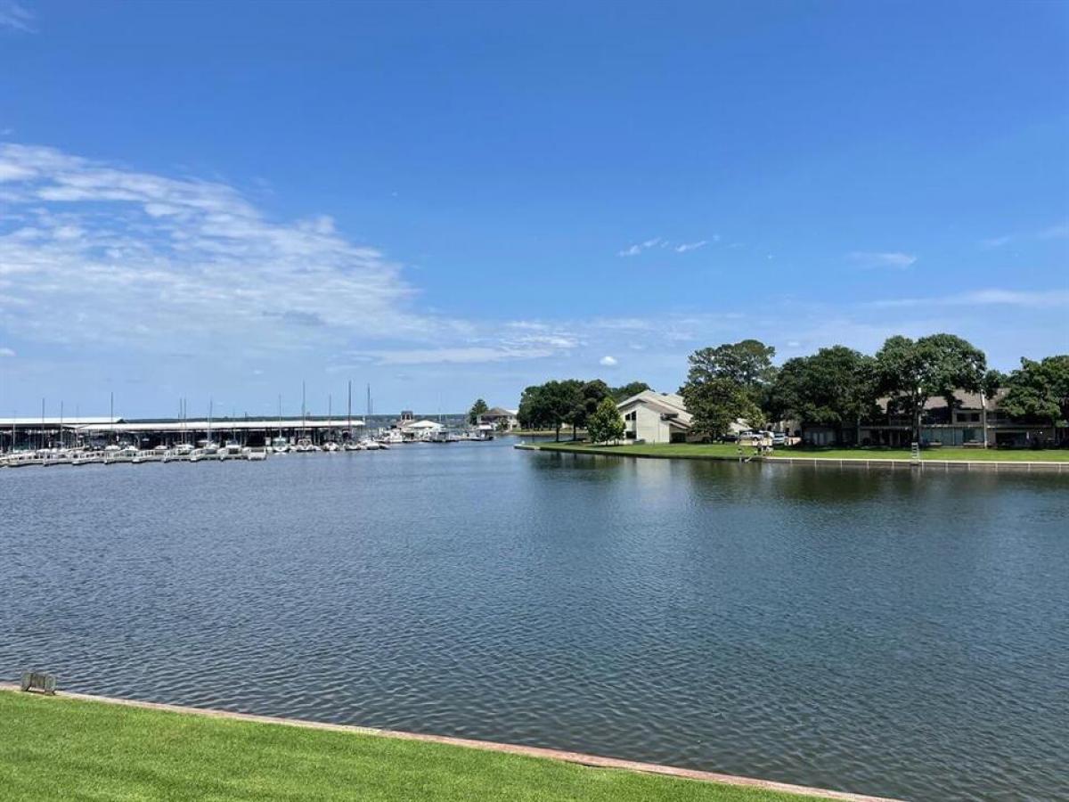 Picture of Home For Sale in Montgomery, Texas, United States