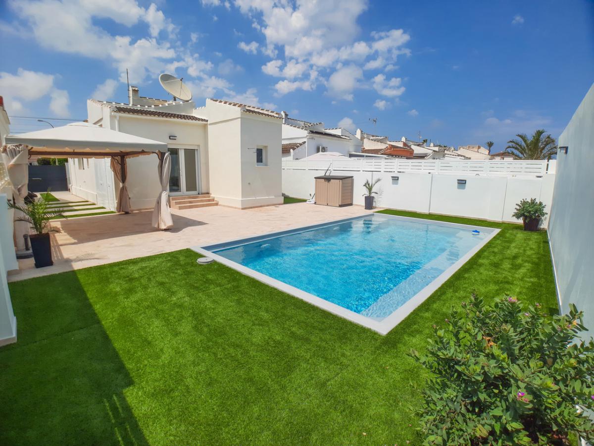 Picture of Villa For Sale in Torrevieja, Alicante, Spain