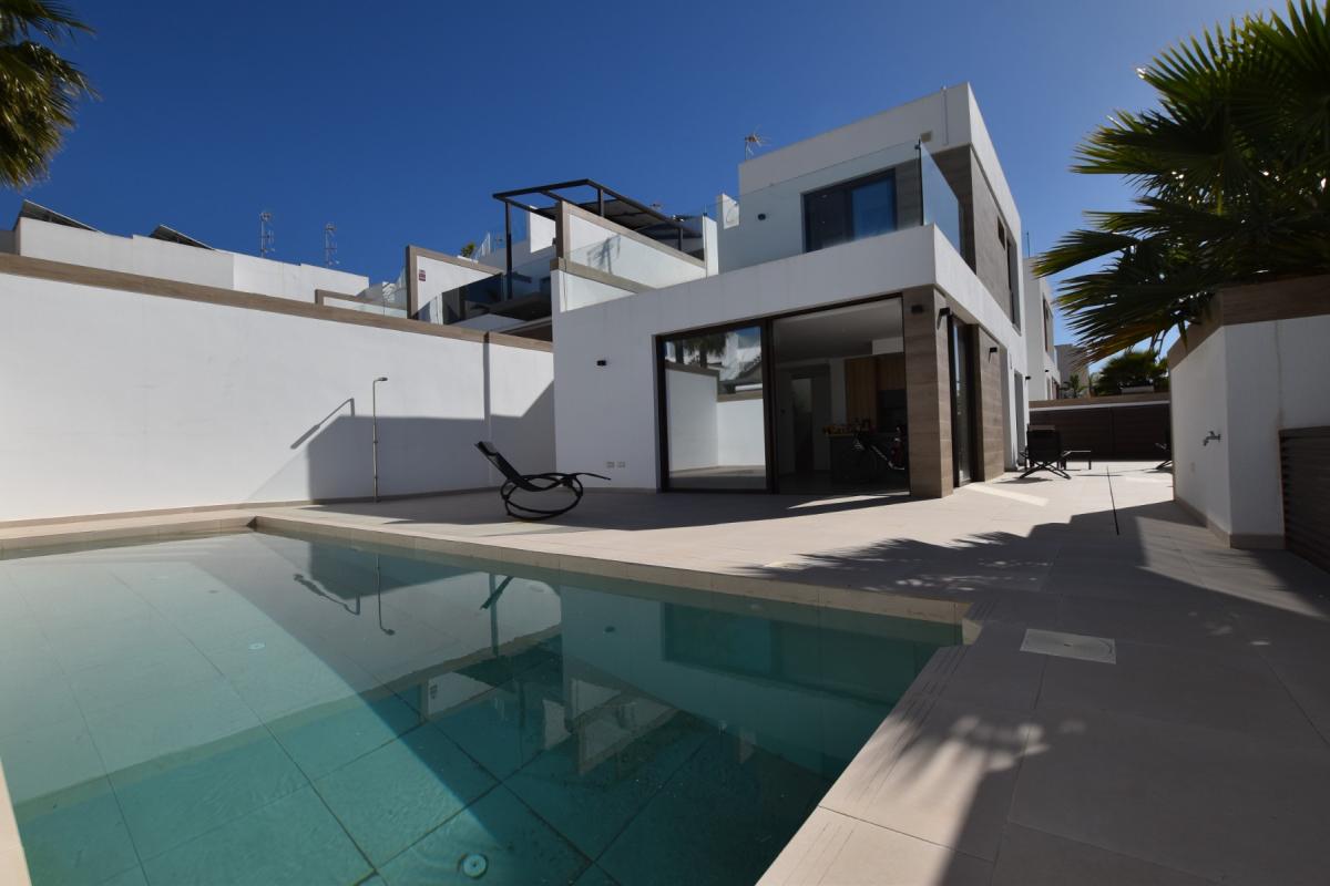 Picture of Villa For Sale in Benijofar, Alicante, Spain