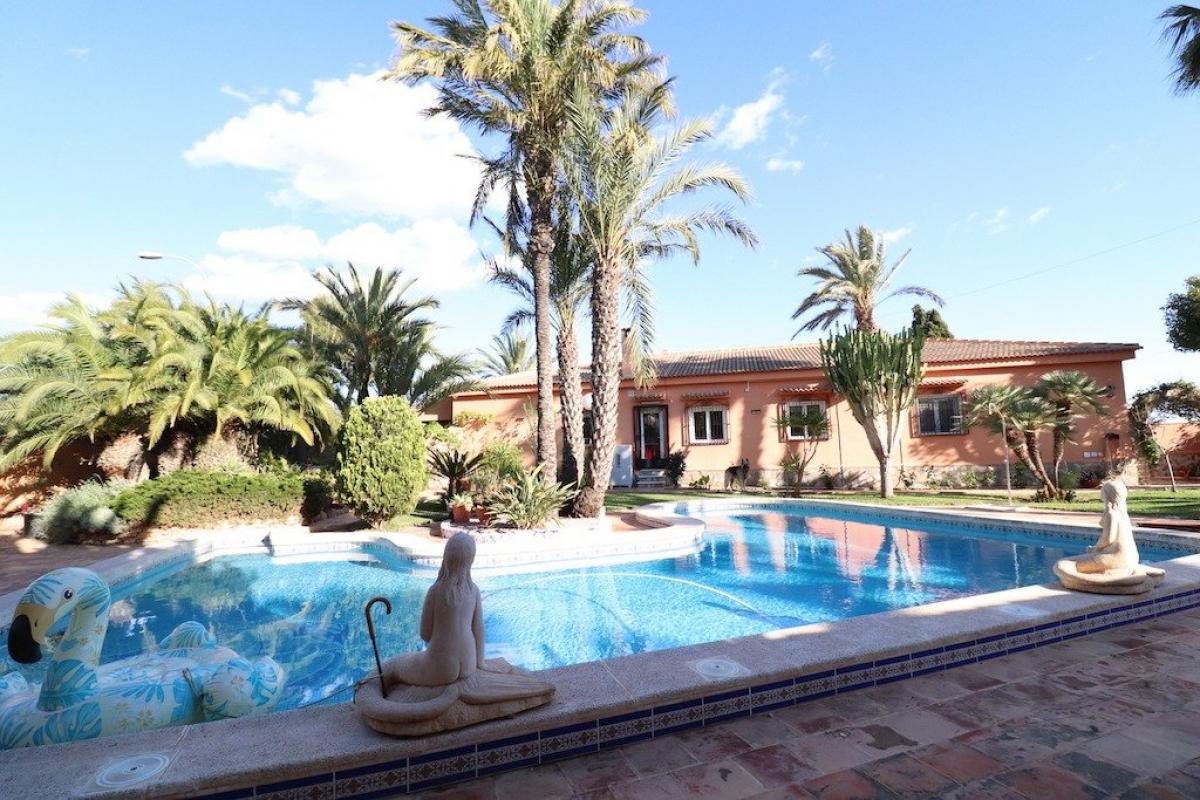 Picture of Villa For Sale in Torrevieja, Alicante, Spain