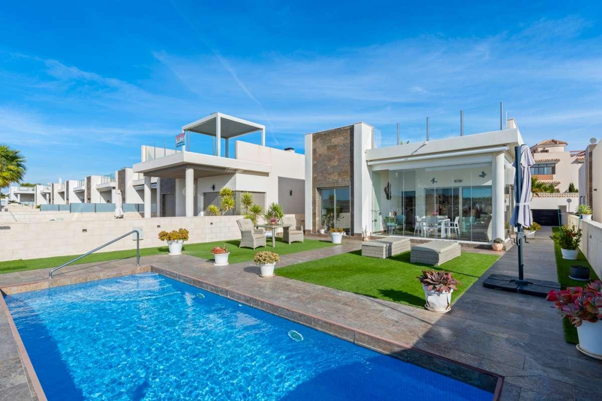 Picture of Villa For Sale in Villamartin, Alicante, Spain