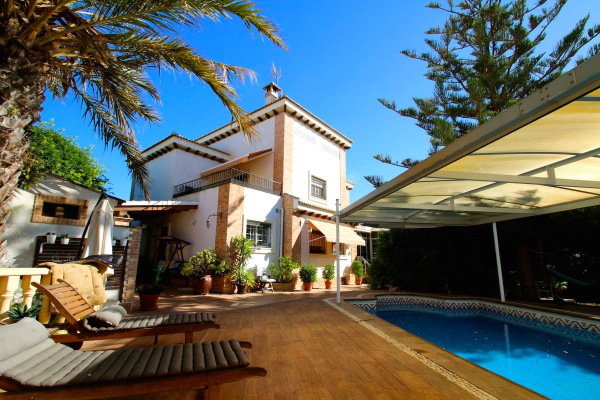 Picture of Villa For Sale in Torrevieja, Alicante, Spain