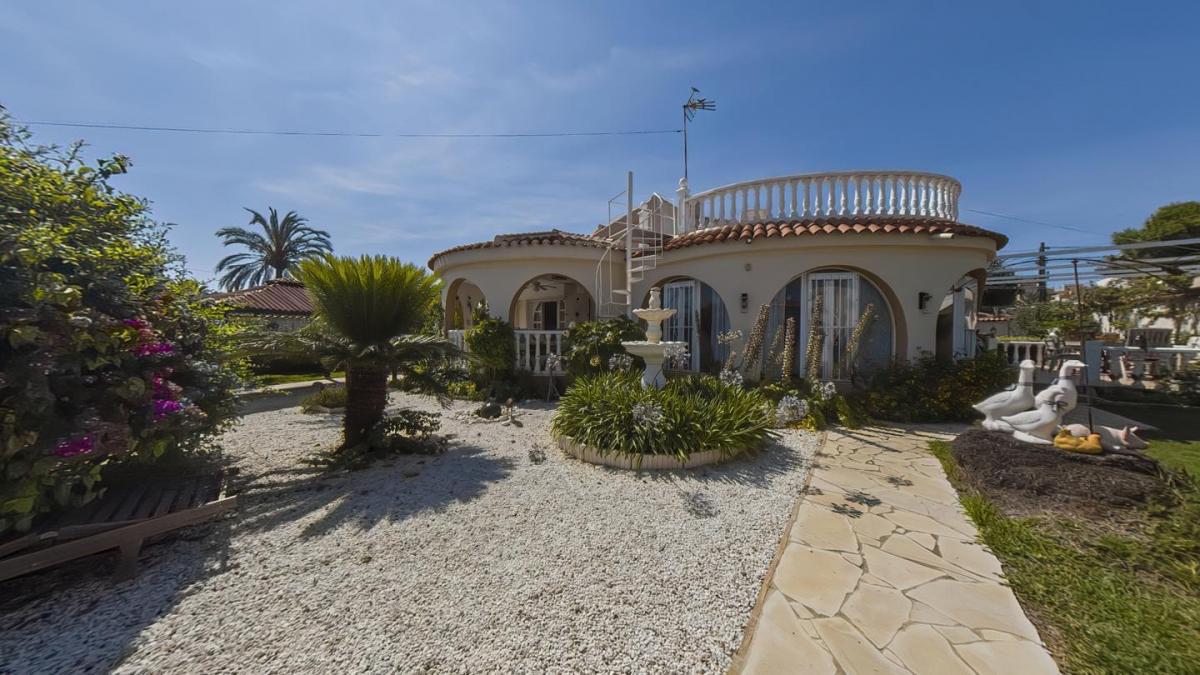 Picture of Villa For Sale in Torrevieja, Alicante, Spain