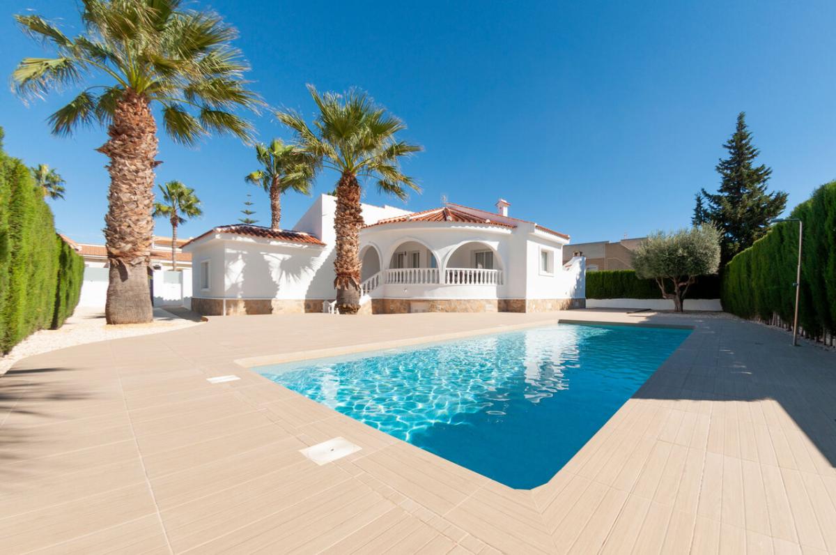 Picture of Villa For Sale in Benijofar, Alicante, Spain