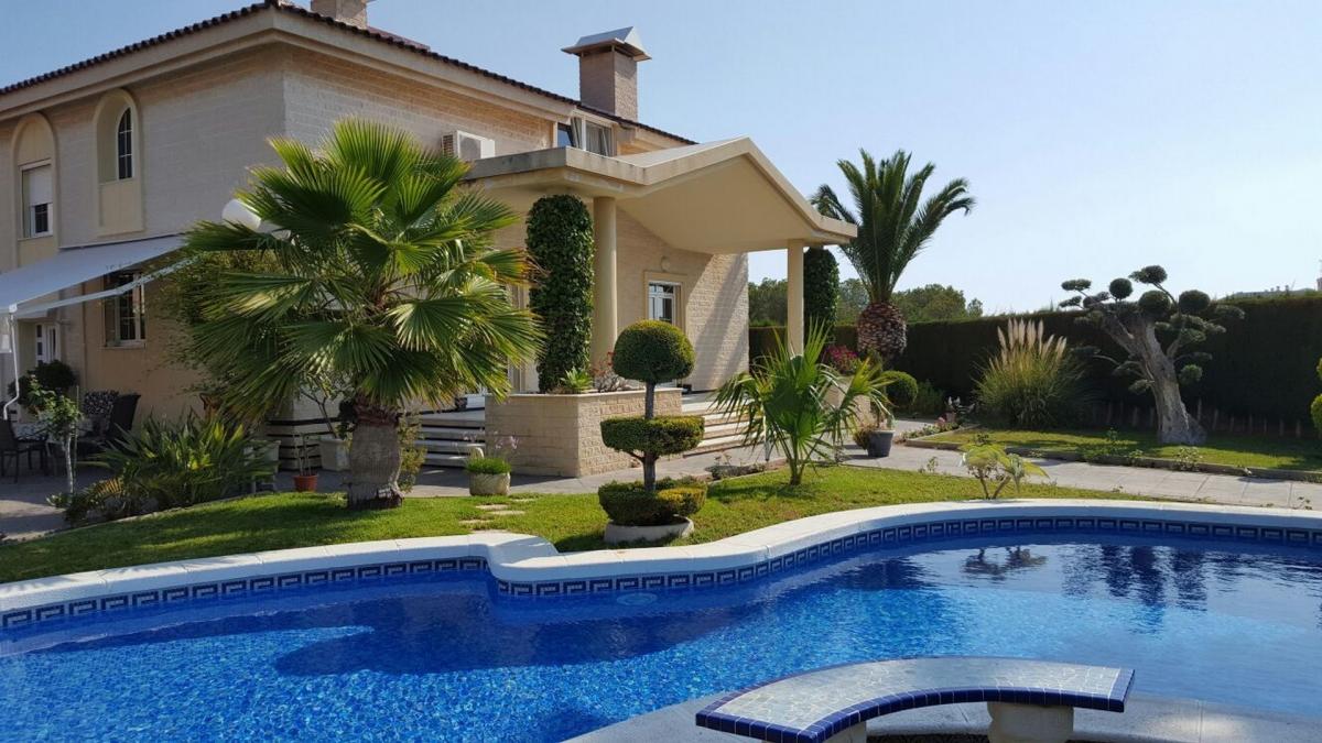 Picture of Villa For Sale in Mil Palmeras, Alicante, Spain