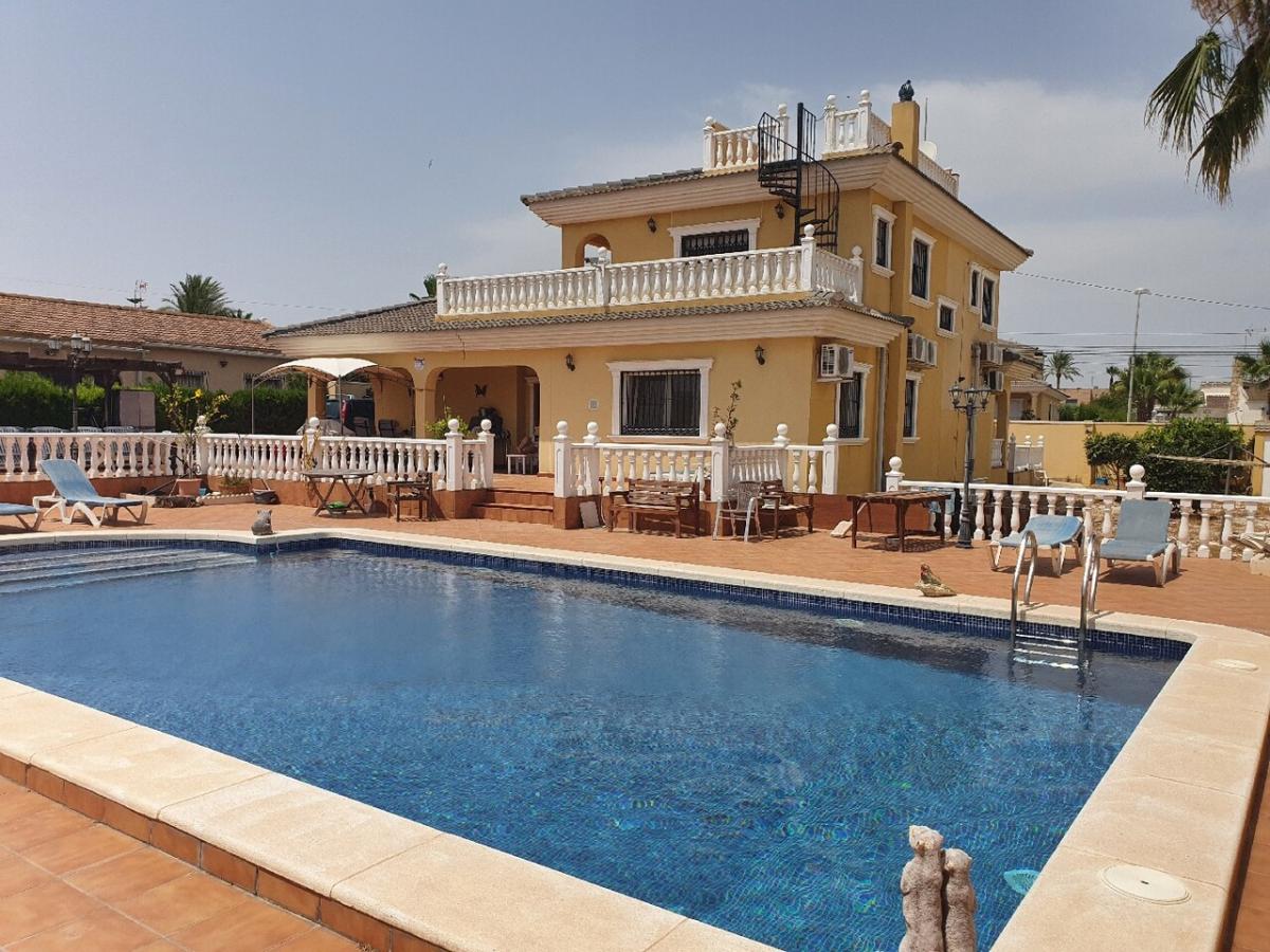 Picture of Villa For Sale in Los Balcones, Alicante, Spain