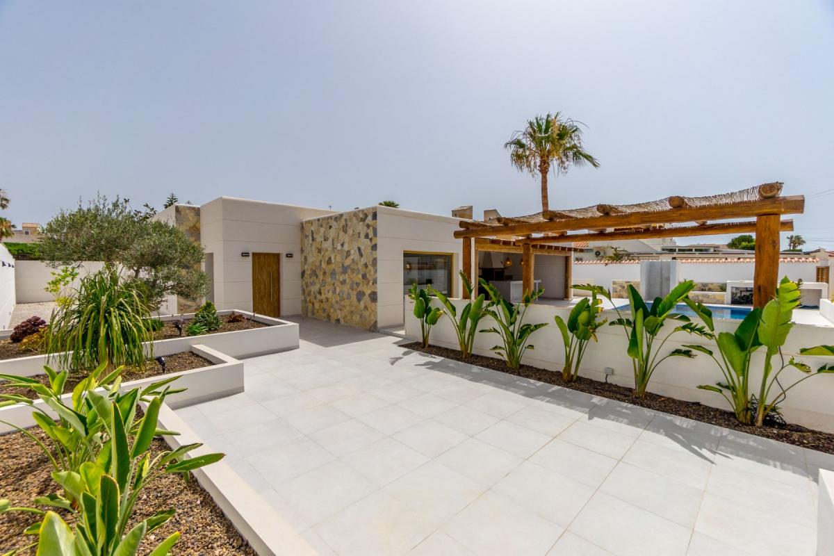 Picture of Villa For Sale in Torrevieja, Alicante, Spain