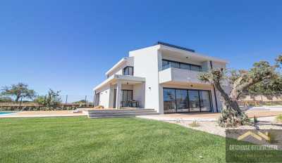 Villa For Sale in Quarteira, Portugal