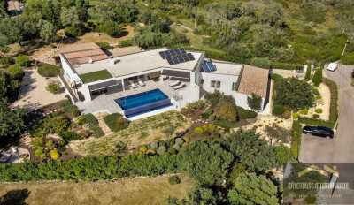 Villa For Sale in Loule, Portugal