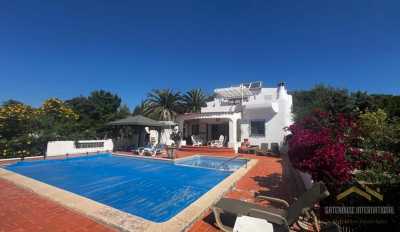 Villa For Sale in Santa Barbara De Nexe, Portugal