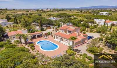 Villa For Sale in Carvoeiro, Portugal