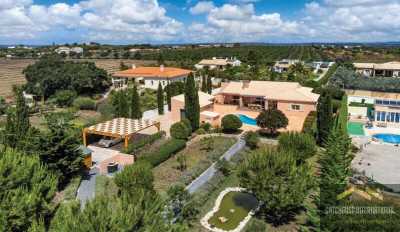 Villa For Sale in Praia Da Luz, Portugal