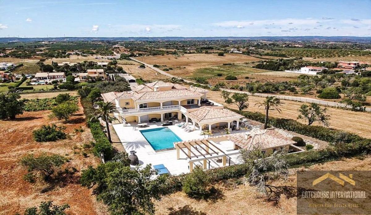 Picture of Villa For Sale in Praia Da Luz, Algarve, Portugal