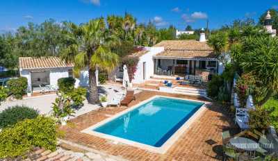 Villa For Sale in Boliqueime, Portugal