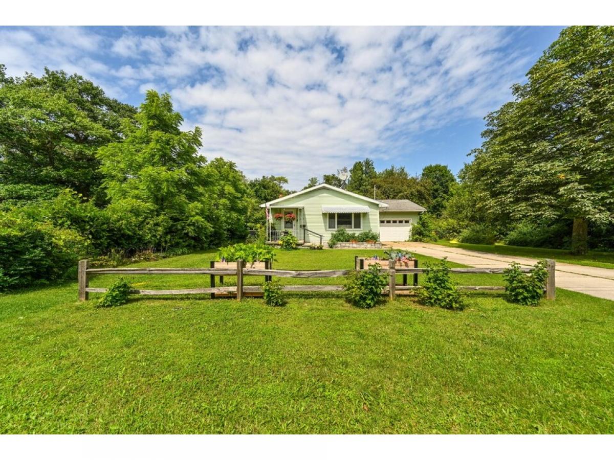 Picture of Home For Sale in Rogers City, Michigan, United States