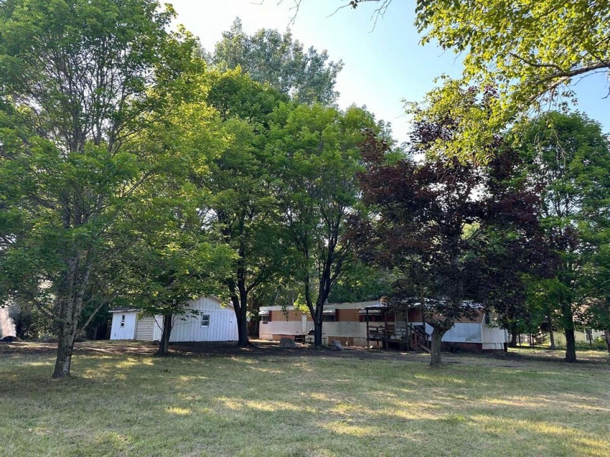 Picture of Home For Sale in Hubbard Lake, Michigan, United States