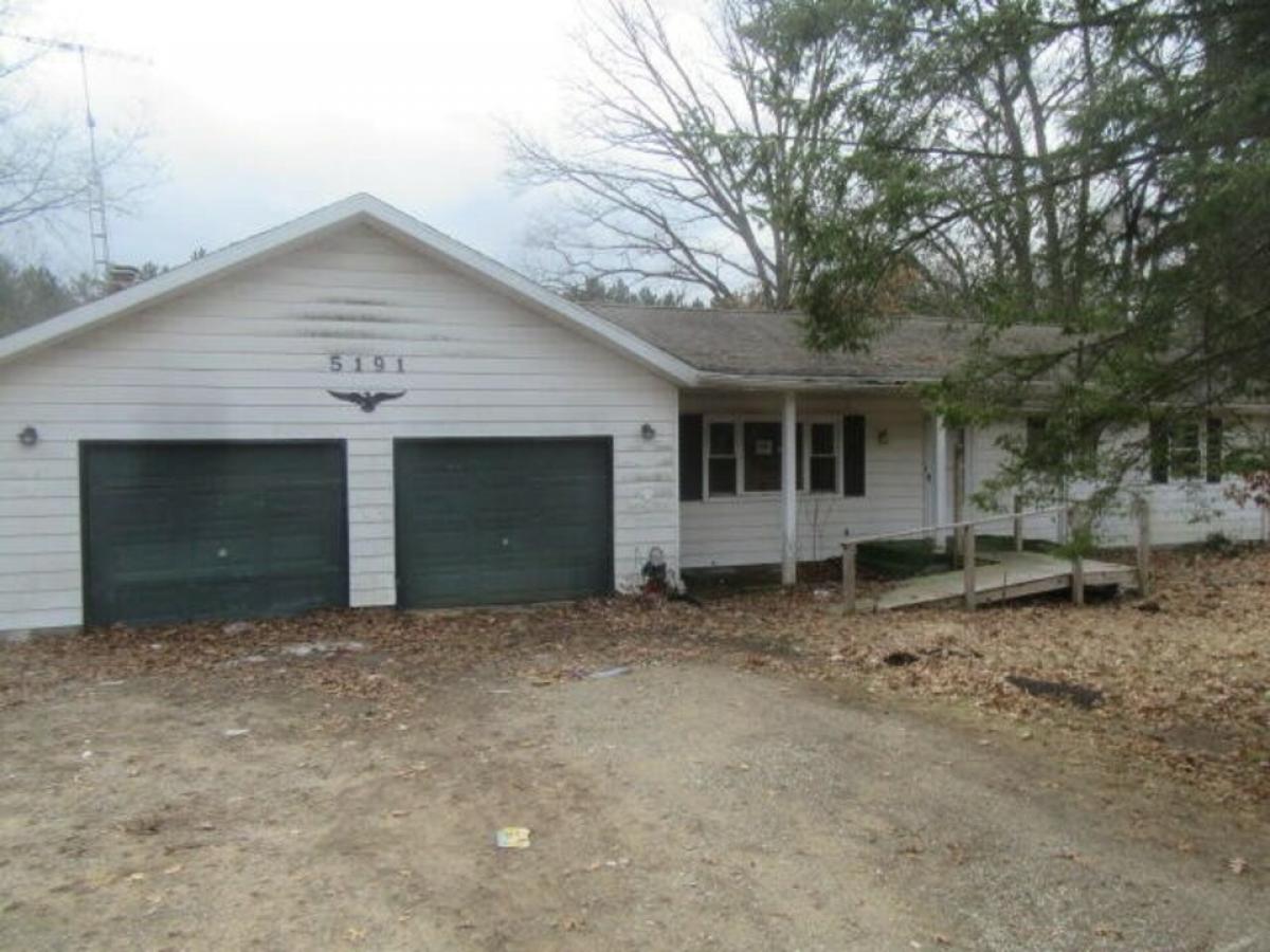 Picture of Home For Sale in Tawas City, Michigan, United States