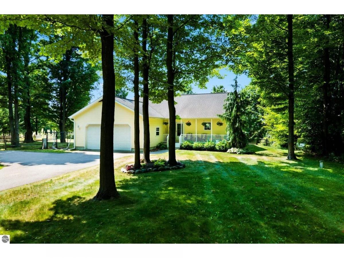 Picture of Home For Sale in Kewadin, Michigan, United States