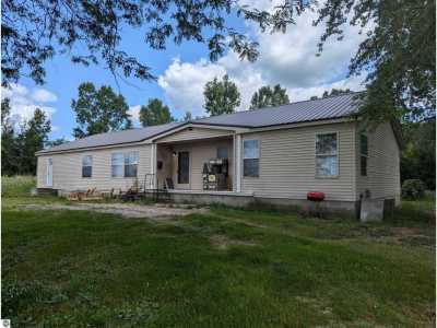 Home For Sale in Standish, Michigan