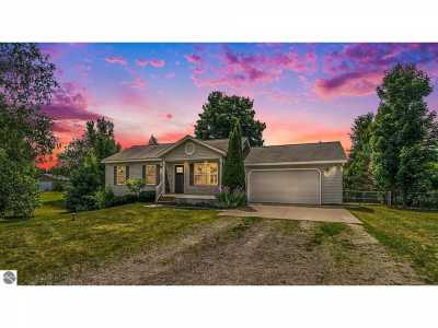 Home For Sale in Kingsley, Michigan