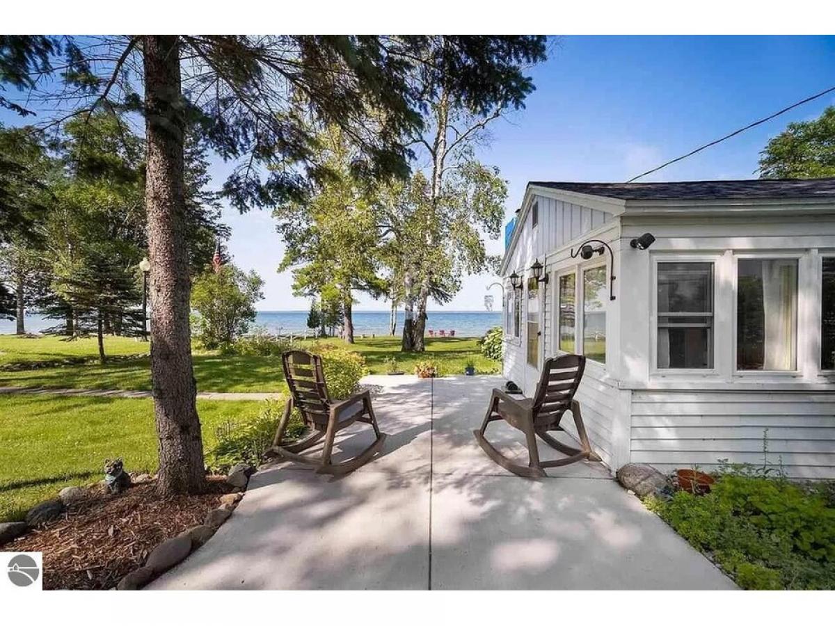 Picture of Home For Sale in Cheboygan, Michigan, United States