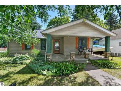 Home For Sale in Suttons Bay, Michigan