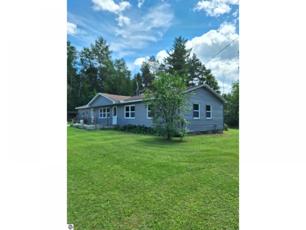 Picture of Home For Sale in Tawas City, Michigan, United States