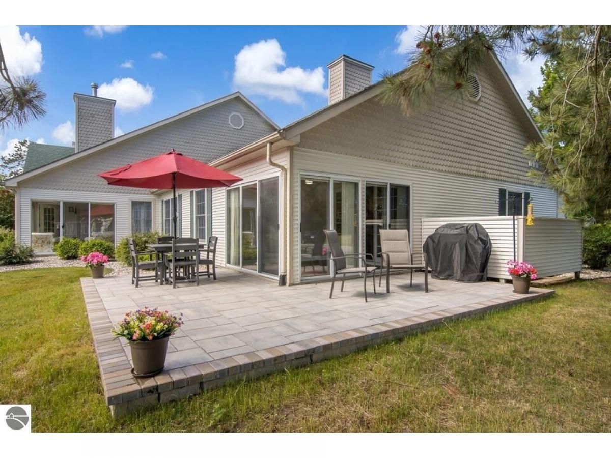 Picture of Home For Sale in Elk Rapids, Michigan, United States