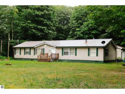 Home For Sale in Beulah, Michigan