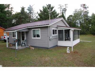 Home For Sale in Saint Helen, Michigan