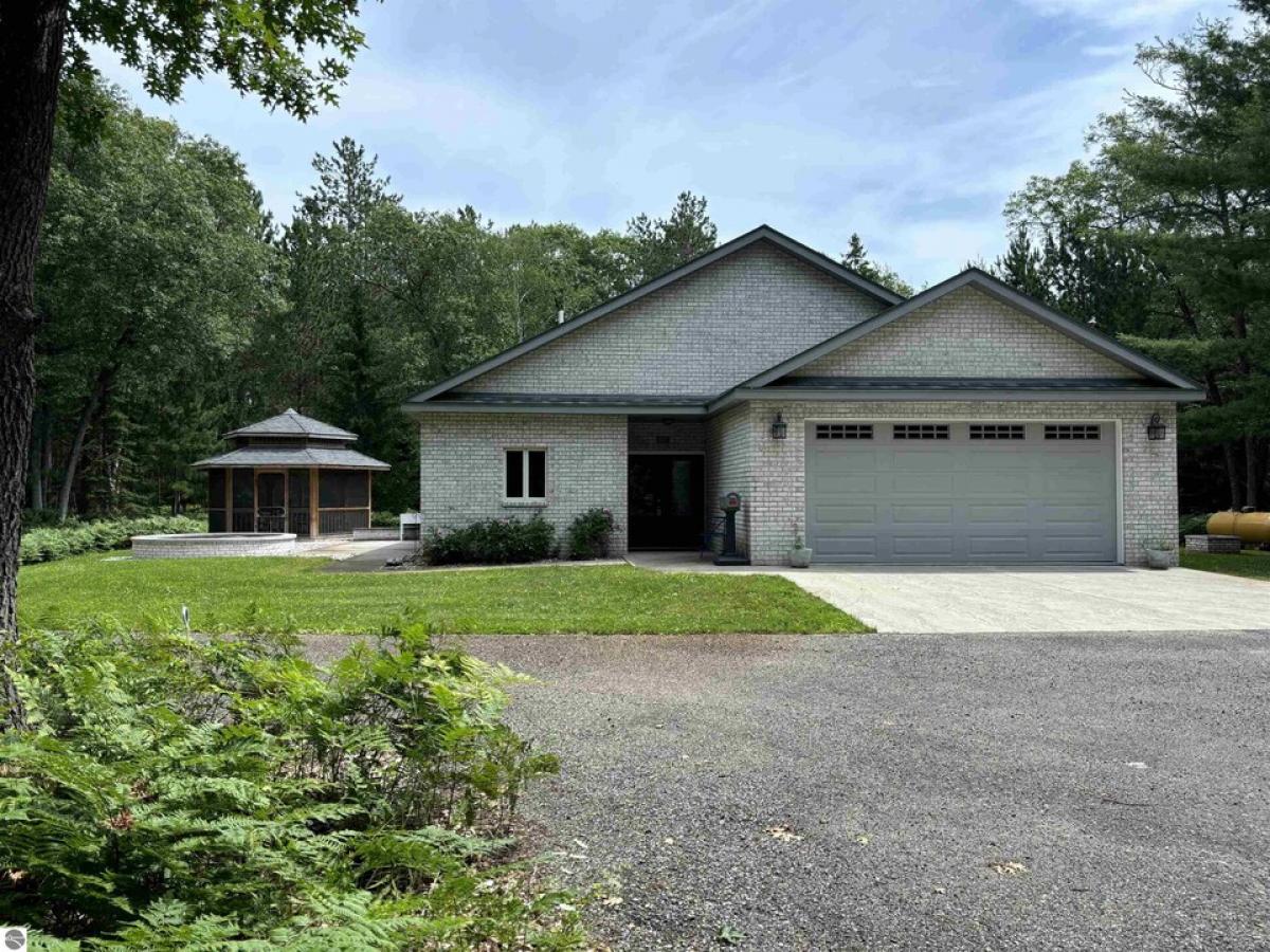 Picture of Home For Sale in East Tawas, Michigan, United States