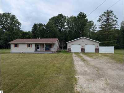 Home For Sale in Standish, Michigan